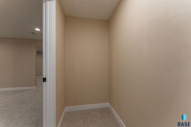 813 E Heatherwood Dr Drive, Brandon, SD 57005