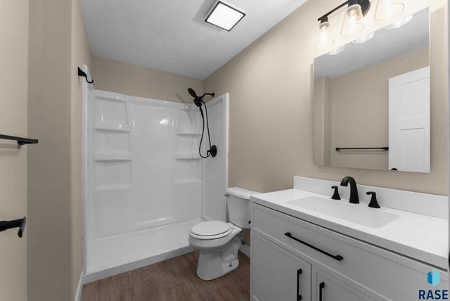 813 E Heatherwood Dr Drive, Brandon, SD 57005
