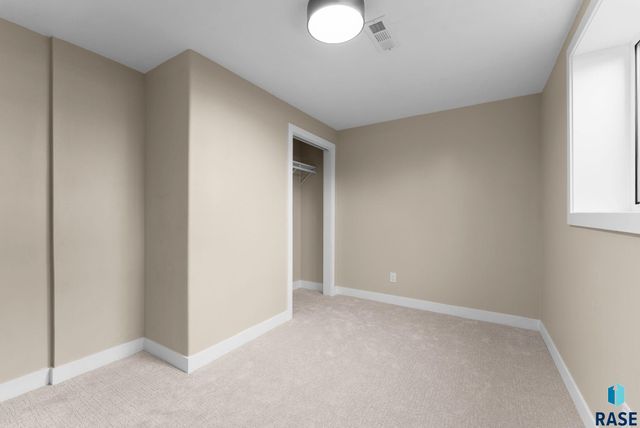 813 E Heatherwood Dr Drive, Brandon, SD 57005