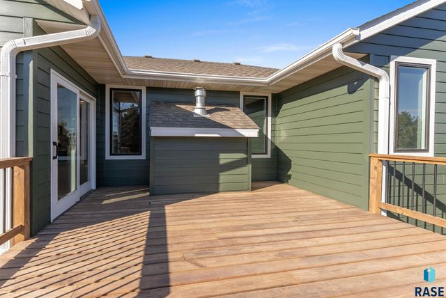 813 E Heatherwood Dr Drive, Brandon, SD 57005