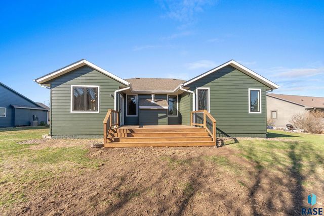 813 E Heatherwood Dr Drive, Brandon, SD 57005