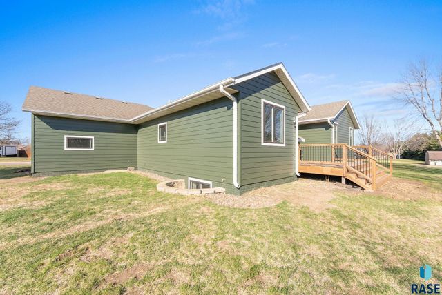 813 E Heatherwood Dr Drive, Brandon, SD 57005