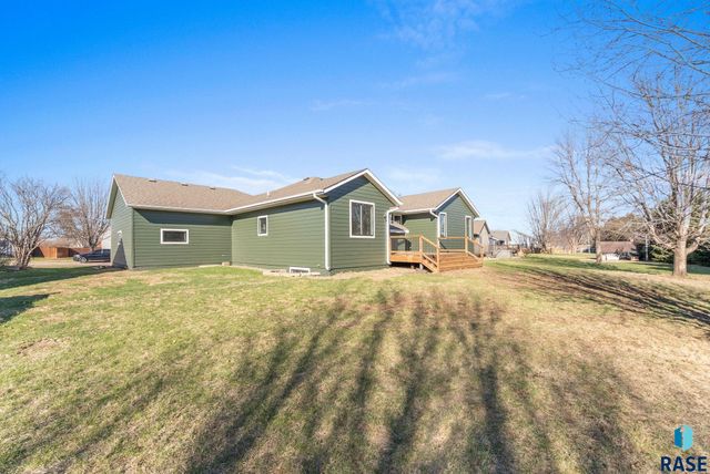 813 E Heatherwood Dr Drive, Brandon, SD 57005