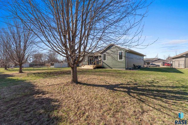 813 E Heatherwood Dr Drive, Brandon, SD 57005