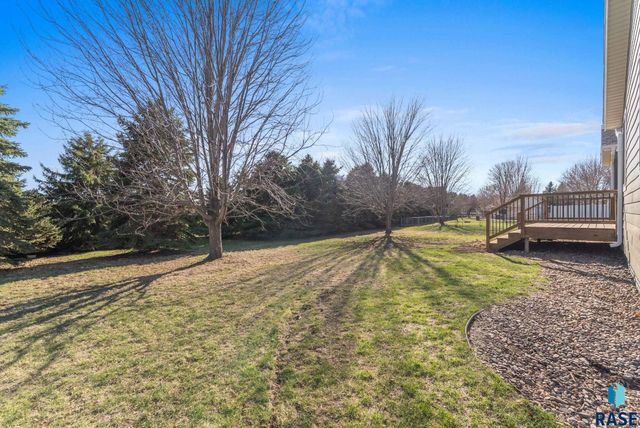 813 E Heatherwood Dr Drive, Brandon, SD 57005