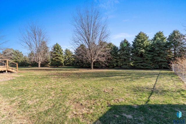 813 E Heatherwood Dr Drive, Brandon, SD 57005