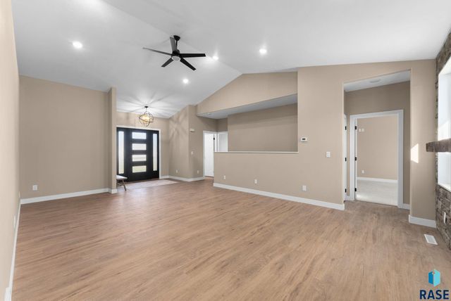 813 E Heatherwood Dr Drive, Brandon, SD 57005