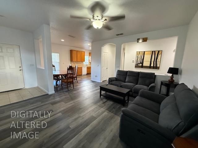 4650 Debralee Way, Sacramento, CA 95838