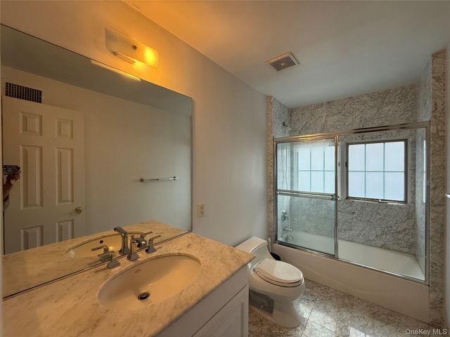 40 Portico Place, Great Neck, NY 11021