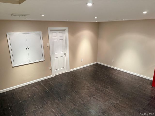 40 Portico Place, Great Neck, NY 11021