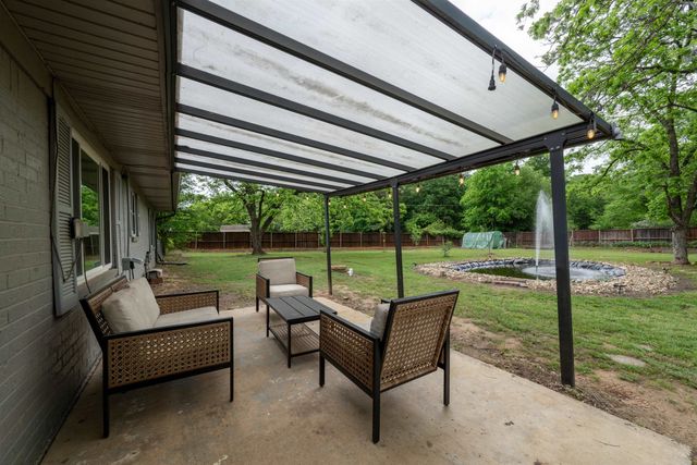 101 Bobolink Ln., Longview, TX 75603
