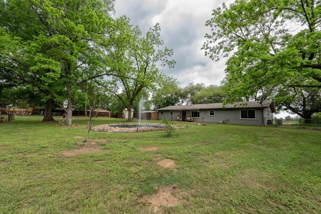 101 Bobolink Ln., Longview, TX 75603