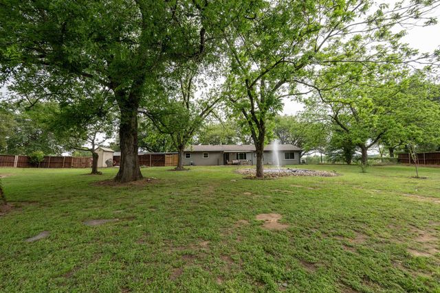 101 Bobolink Ln., Longview, TX 75603