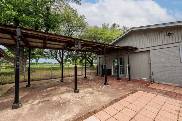 101 Bobolink Ln., Longview, TX 75603