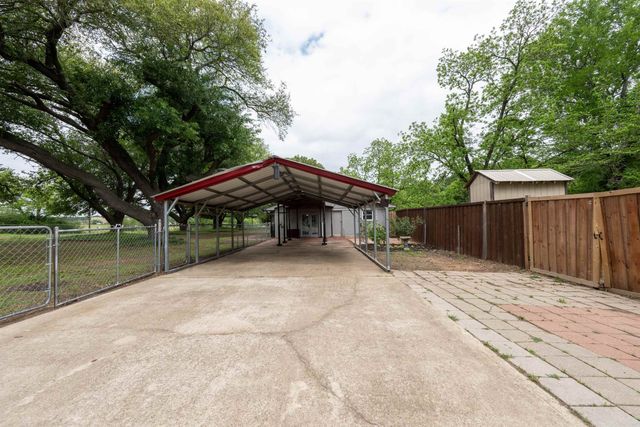 101 Bobolink Ln., Longview, TX 75603
