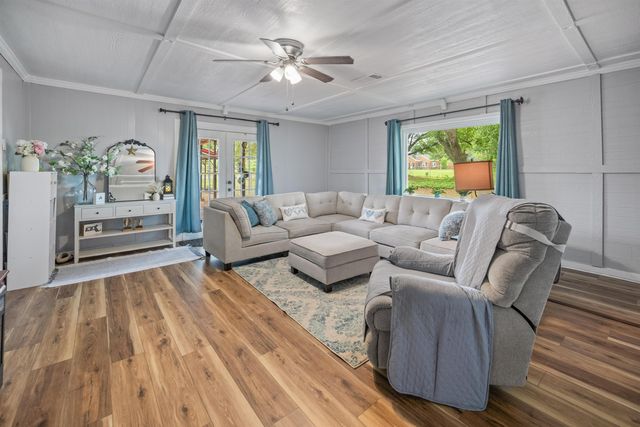101 Bobolink Ln., Longview, TX 75603