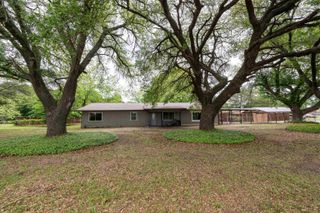 101 Bobolink Ln., Longview, TX 75603
