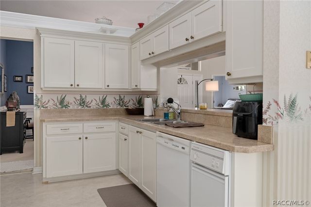 2460 W Pine Ridge Boulevard, Beverly Hills, FL 34465