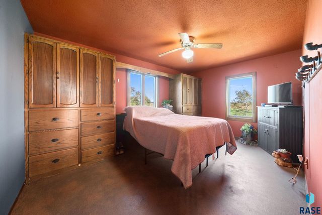 46338 278th St Street, Lennox, SD 57039