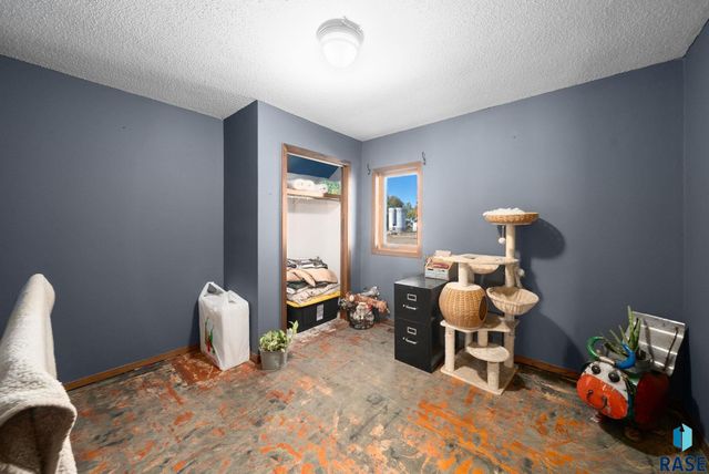 46338 278th St Street, Lennox, SD 57039