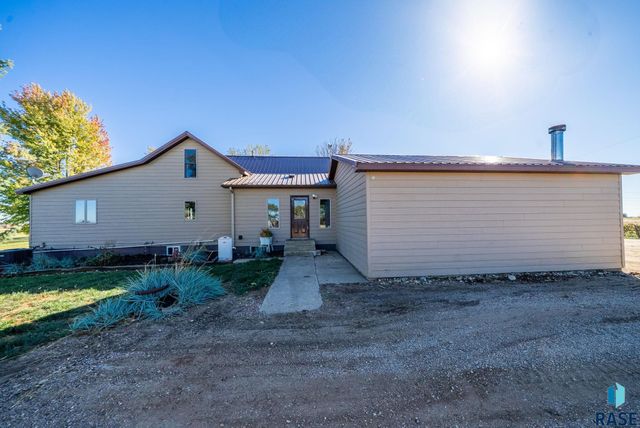 46338 278th St Street, Lennox, SD 57039