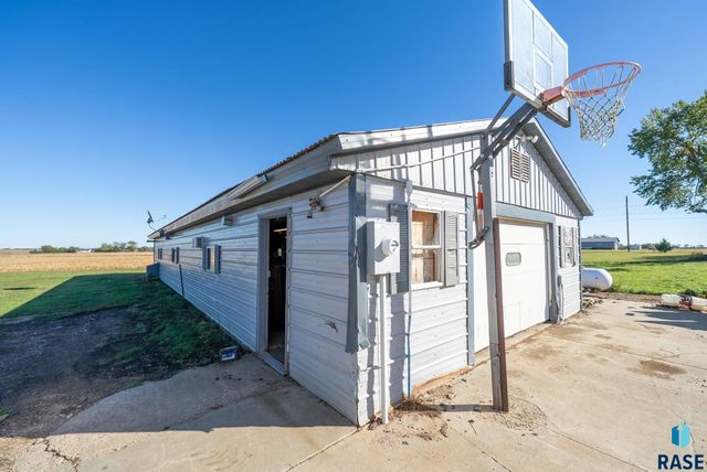 46338 278th St Street, Lennox, SD 57039