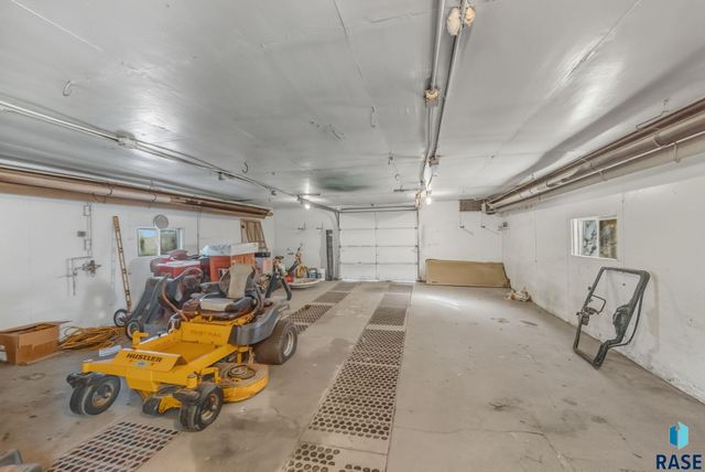 46338 278th St Street, Lennox, SD 57039