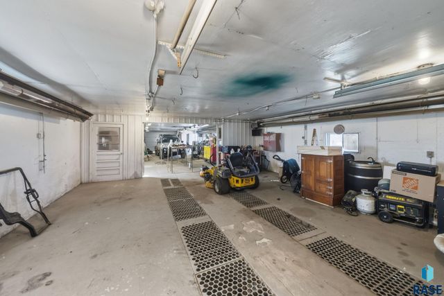 46338 278th St Street, Lennox, SD 57039