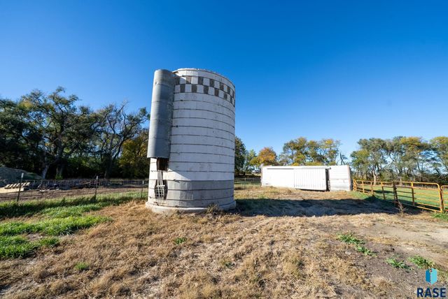 46338 278th St Street, Lennox, SD 57039
