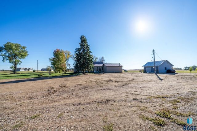 46338 278th St Street, Lennox, SD 57039
