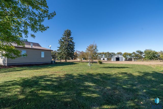 46338 278th St Street, Lennox, SD 57039