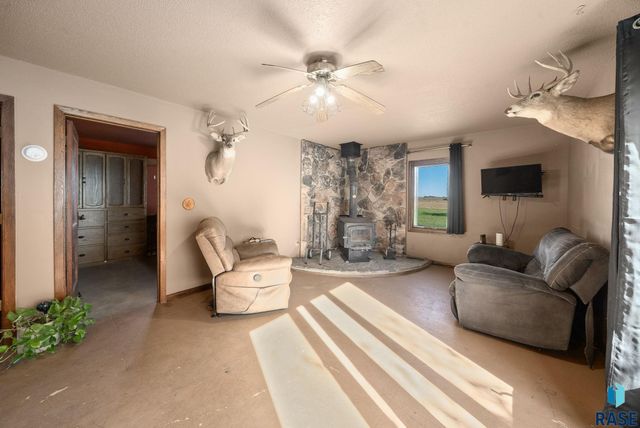 46338 278th St Street, Lennox, SD 57039