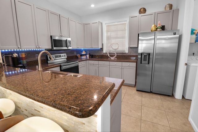 1033 NE 17th Way 1204, Fort Lauderdale, FL 33304