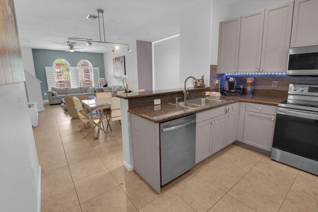 1033 NE 17th Way 1204, Fort Lauderdale, FL 33304
