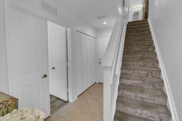 1033 NE 17th Way 1204, Fort Lauderdale, FL 33304