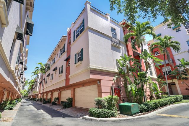 1033 NE 17th Way 1204, Fort Lauderdale, FL 33304