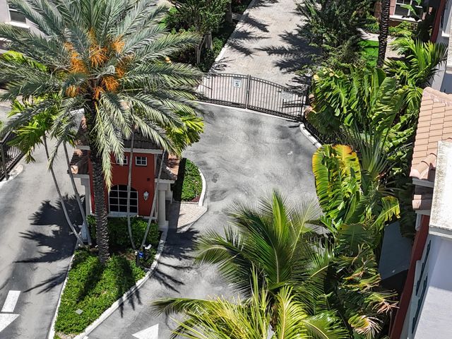 1033 NE 17th Way 1204, Fort Lauderdale, FL 33304