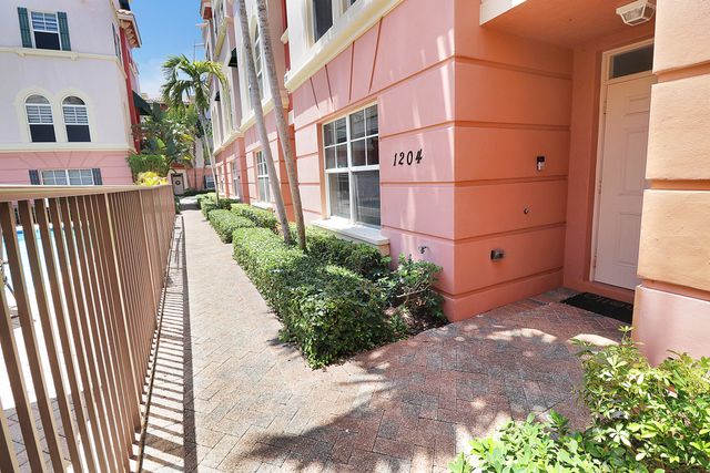 1033 NE 17th Way 1204, Fort Lauderdale, FL 33304