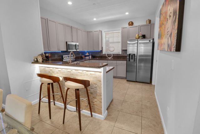 1033 NE 17th Way 1204, Fort Lauderdale, FL 33304