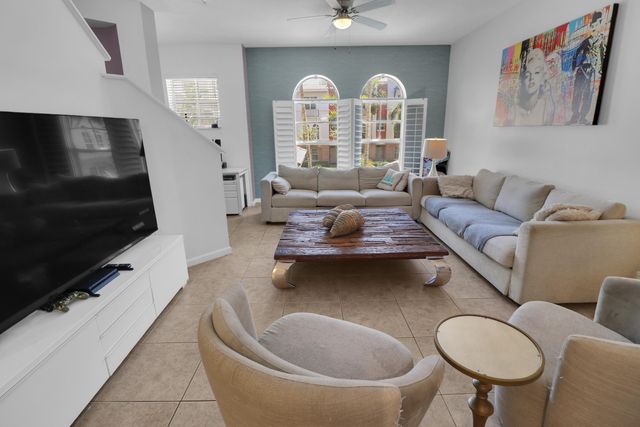 1033 NE 17th Way 1204, Fort Lauderdale, FL 33304