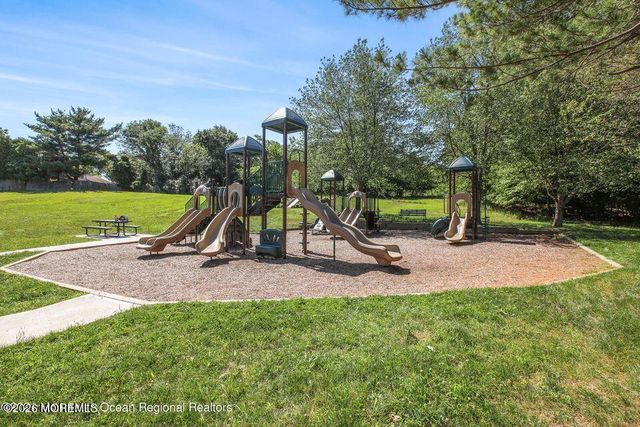 95 Idlebrook Lane, Aberdeen, NJ 07747