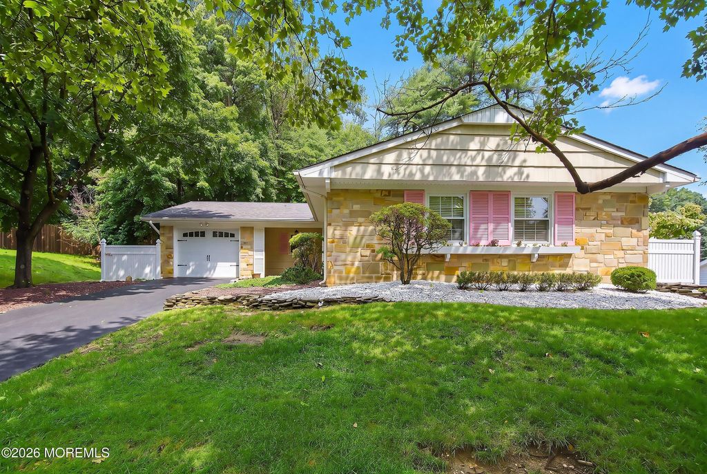 95 Idlebrook Lane, Aberdeen, NJ 07747