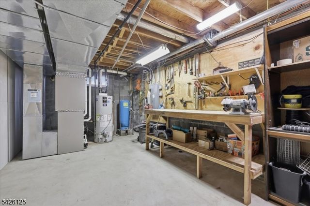 100 Distillery Rd, Readington Twp., NJ 08889