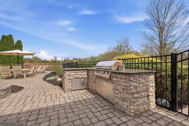 100 Distillery Rd, Readington Twp., NJ 08889