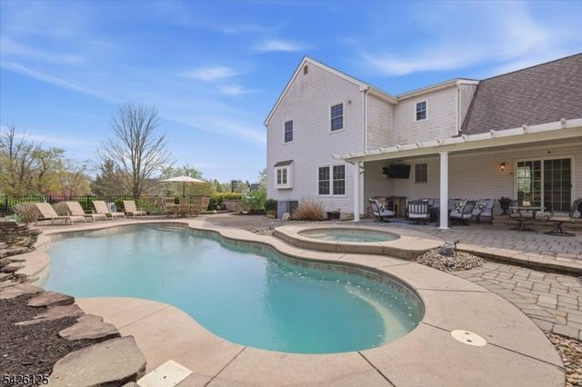 100 Distillery Rd, Readington Twp., NJ 08889
