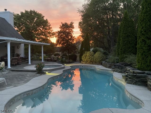 100 Distillery Rd, Readington Twp., NJ 08889