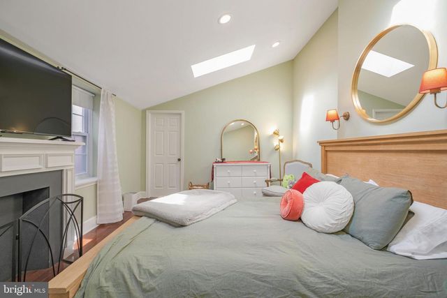 908 S FRONT ST, Philadelphia, PA 19147