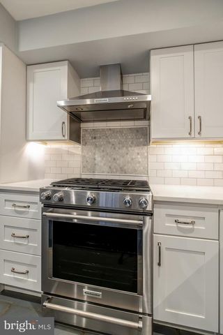 908 S FRONT ST, Philadelphia, PA 19147