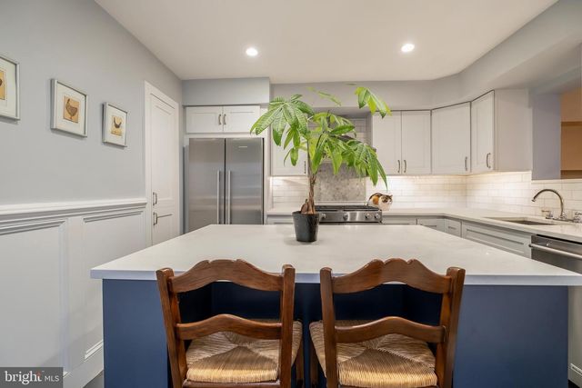 908 S FRONT ST, Philadelphia, PA 19147