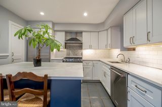 908 S FRONT ST, Philadelphia, PA 19147